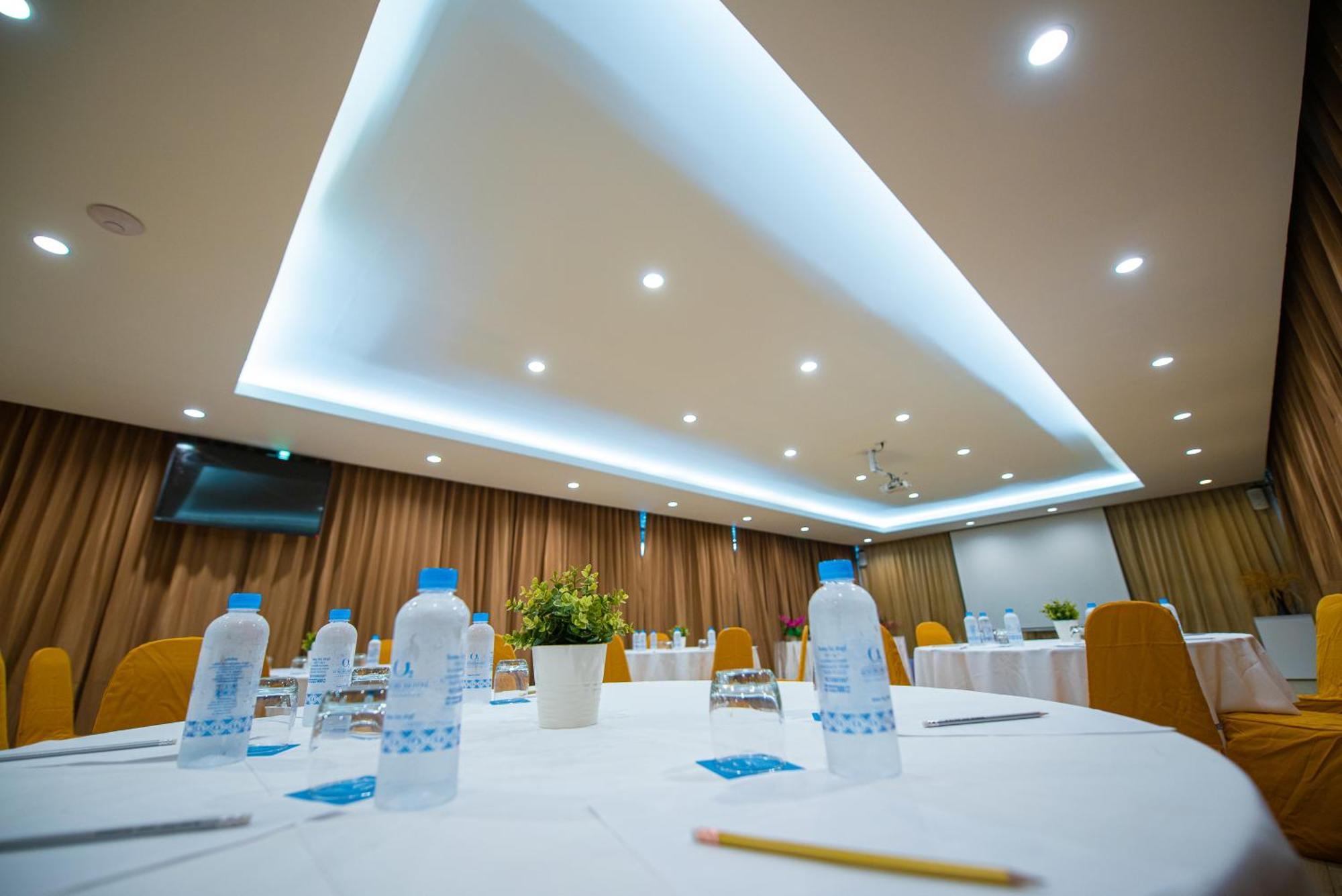 O2 Luxury Hotel Bang Phli Exterior photo