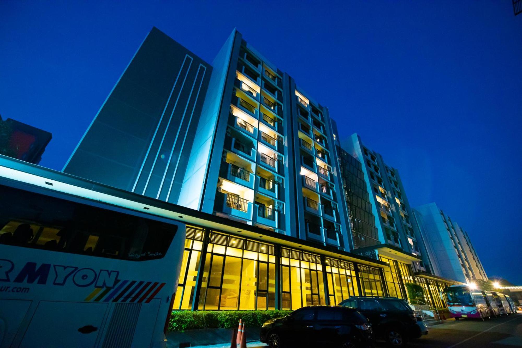 O2 Luxury Hotel Bang Phli Exterior photo