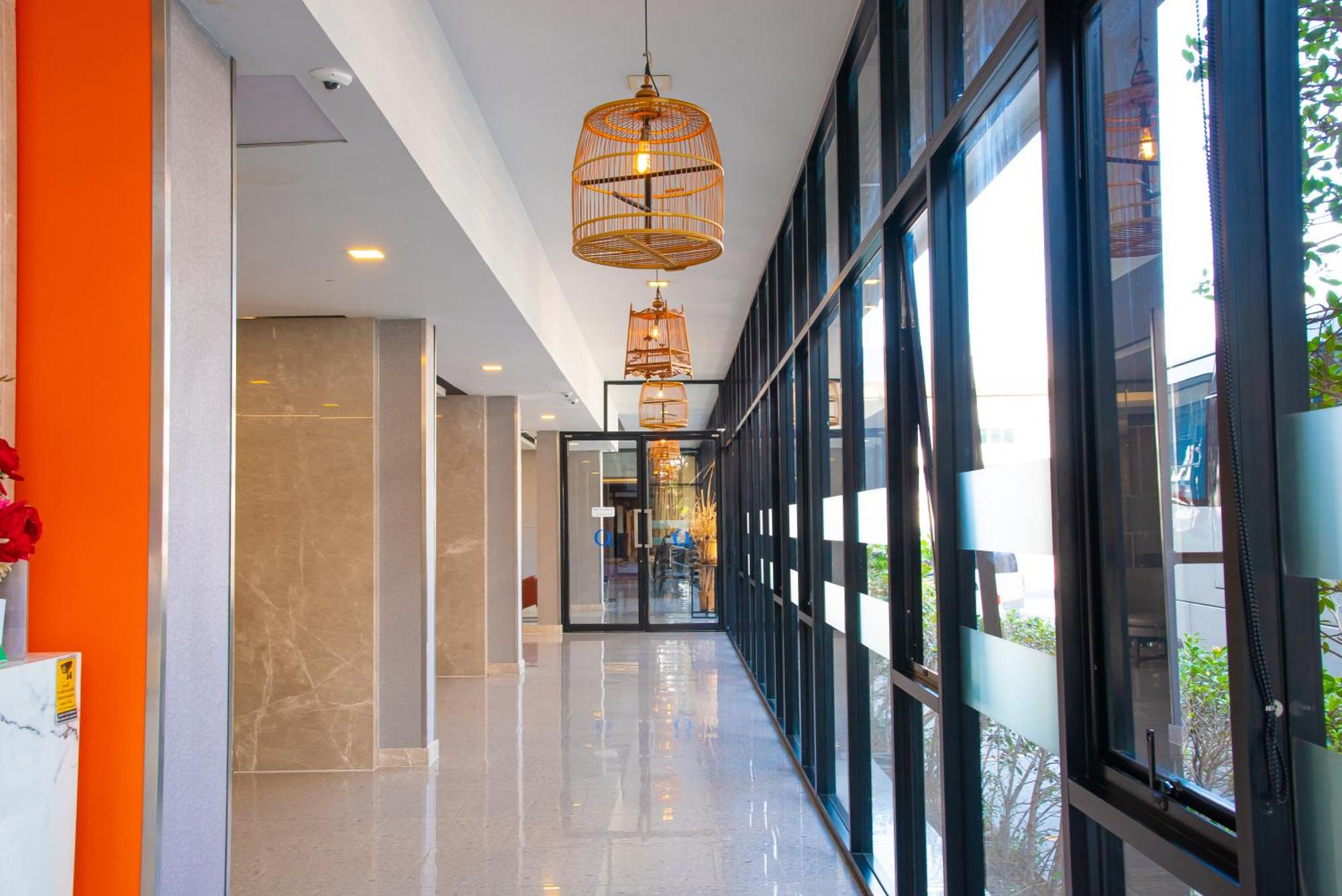O2 Luxury Hotel Bang Phli Exterior photo