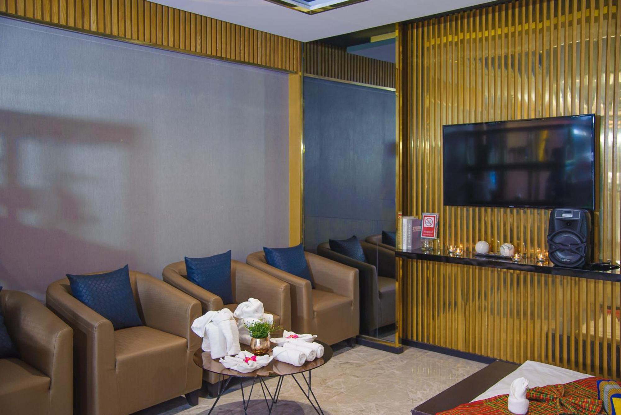 O2 Luxury Hotel Bang Phli Exterior photo