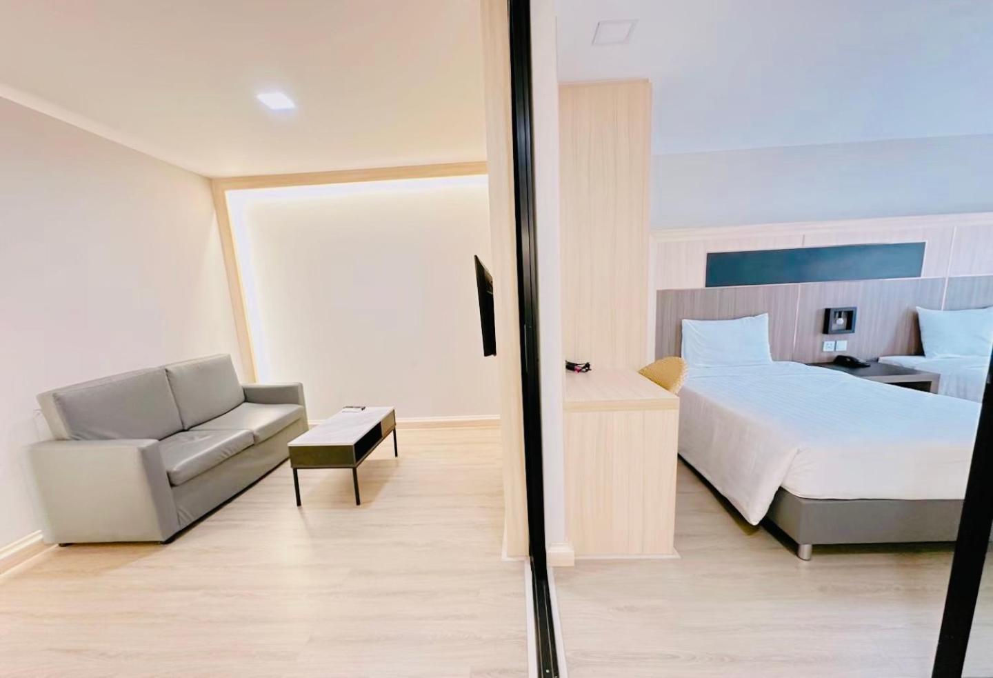 O2 Luxury Hotel Bang Phli Exterior photo