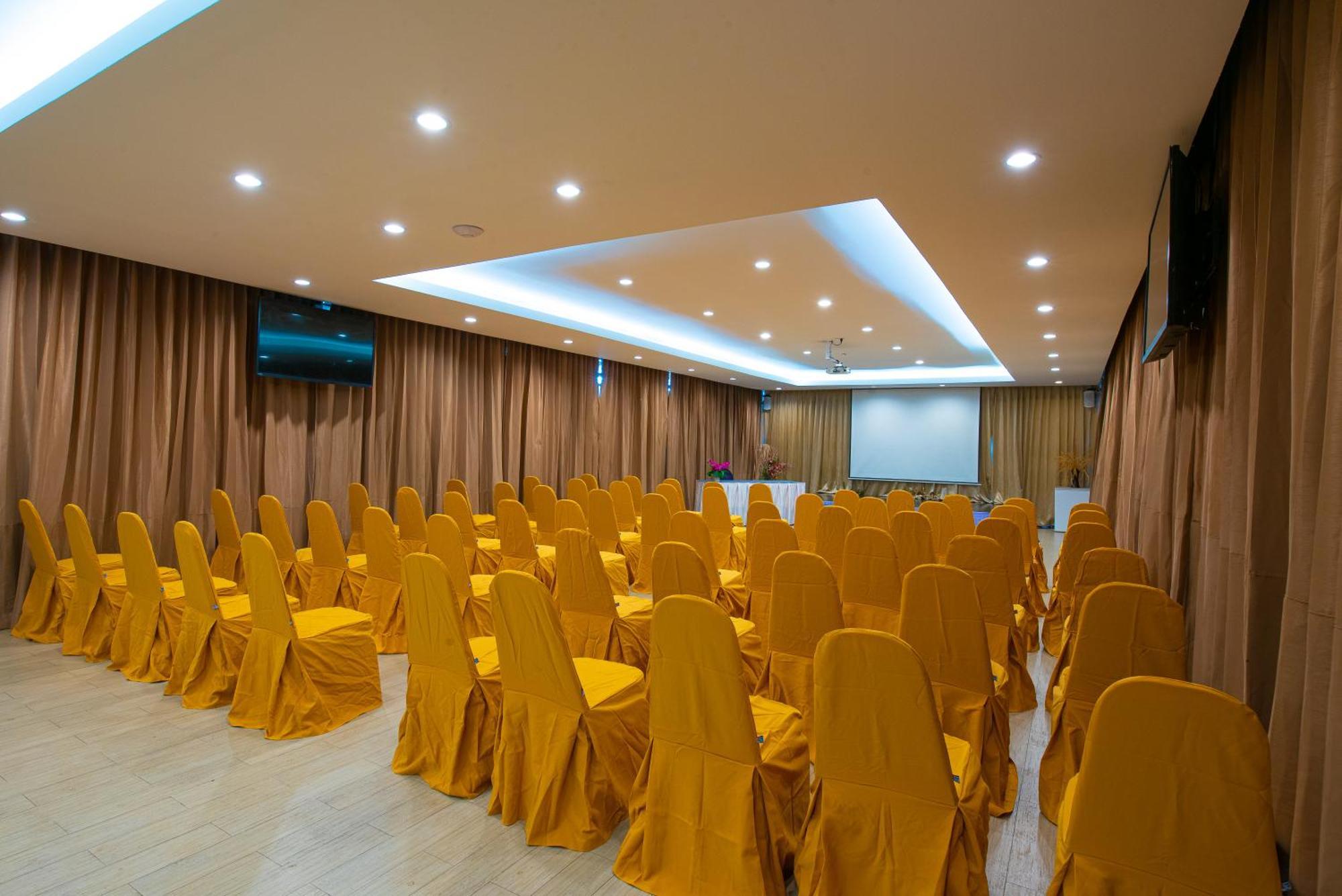 O2 Luxury Hotel Bang Phli Exterior photo