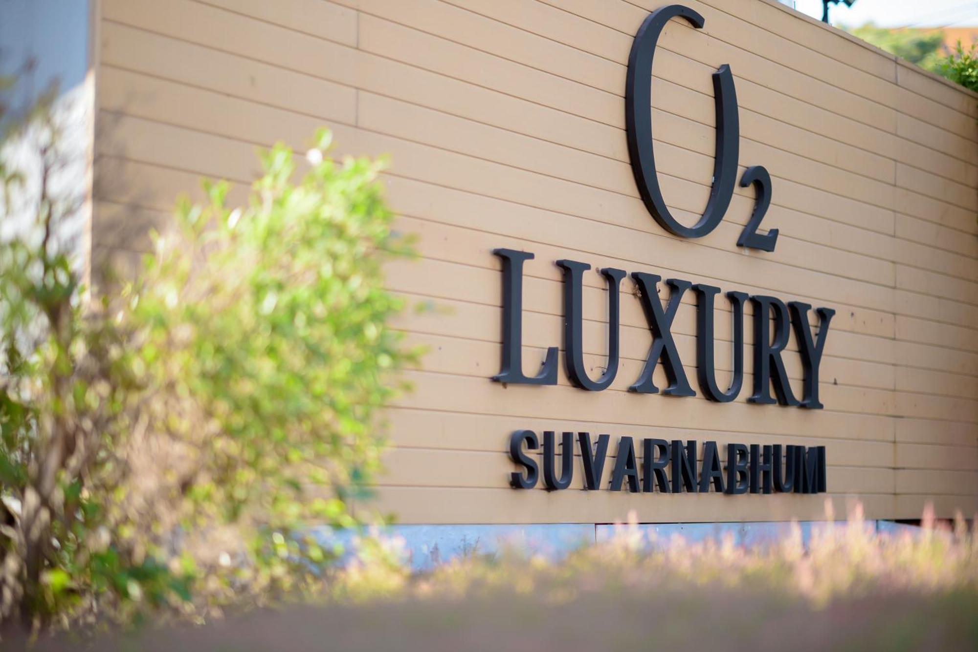 O2 Luxury Hotel Bang Phli Exterior photo